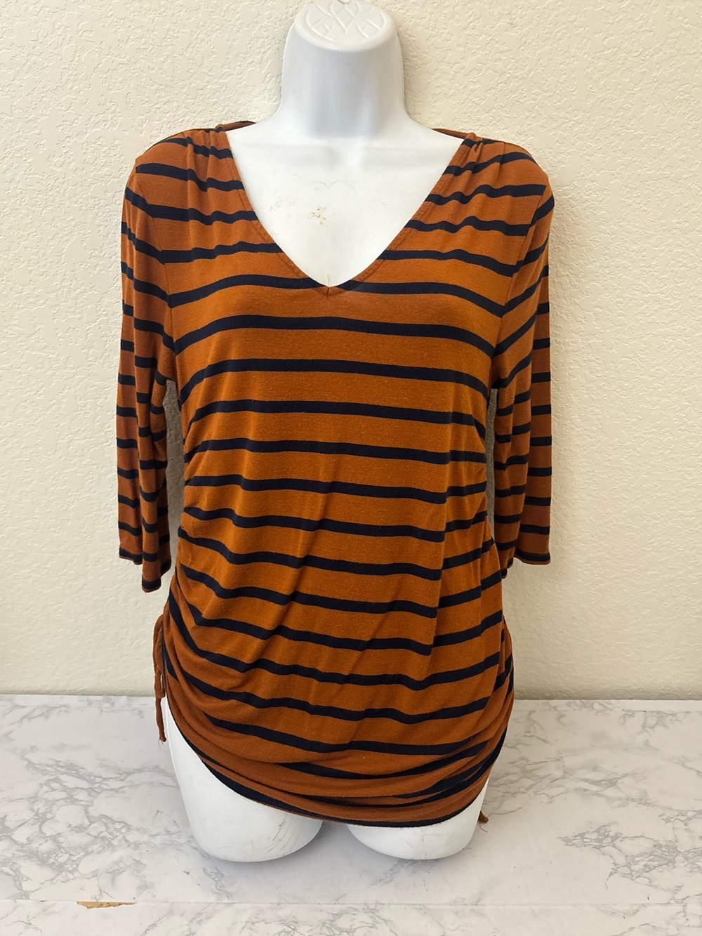 LIZ LANGE MATERNITY Women's Top Orange Striped Long Sleeve V Neck Size M Ruched